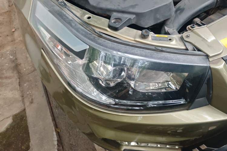 Used HYOSOW S3 2014 1.5L Luxury Version China IV Emission Standard Right Front Headlight