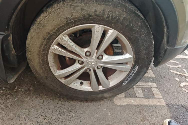 Used HYOSOW S3 2014 1.5L Luxury Version China IV Emission Standard Right Front Wheel Hub