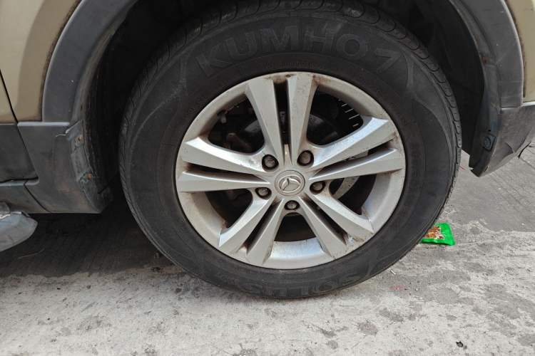 Used HYOSOW S3 2014 1.5L Luxury Version China IV Emission Standard Right Front Wheel Hub