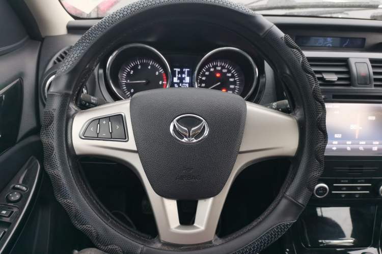 Used HYOSOW S3 2014 1.5L Luxury Version China IV Emission Standard Steering Wheel