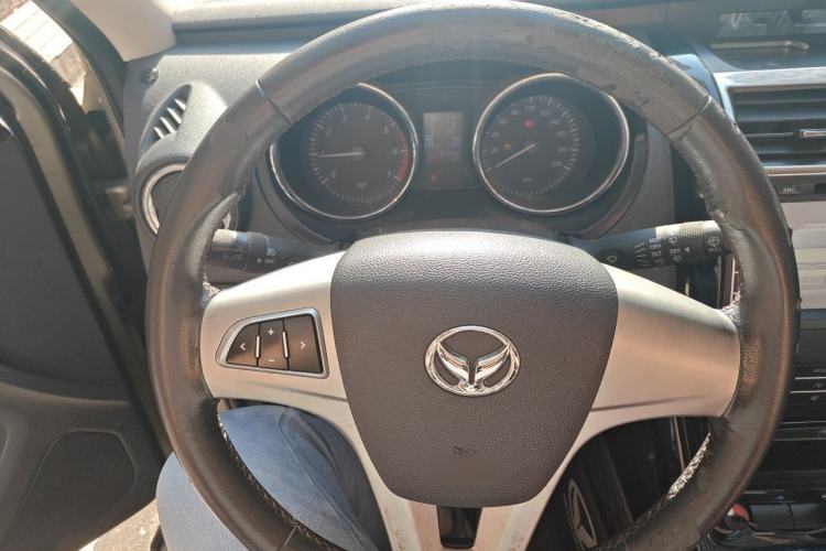 Used HYOSOW S3 2014 1.5L Luxury Version China IV Emission Standard Steering Wheel