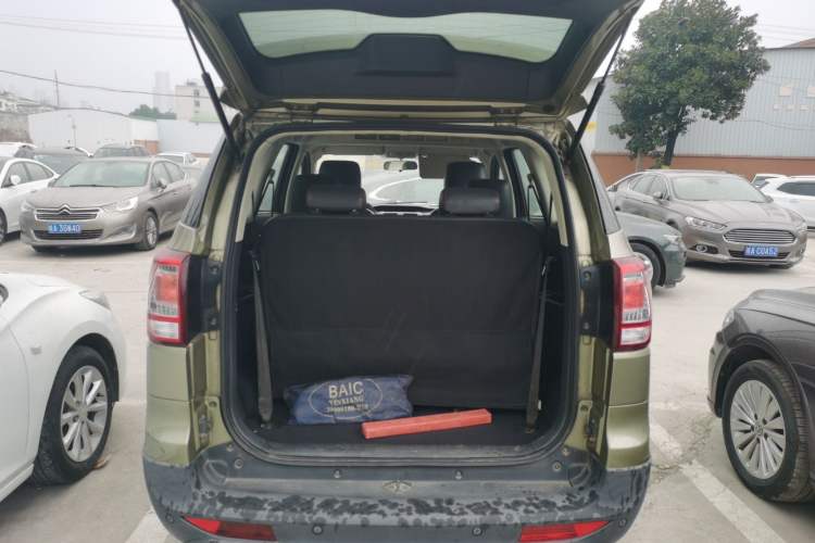 Used HYOSOW S3 2014 1.5L Luxury Version China IV Emission Standard Trunk