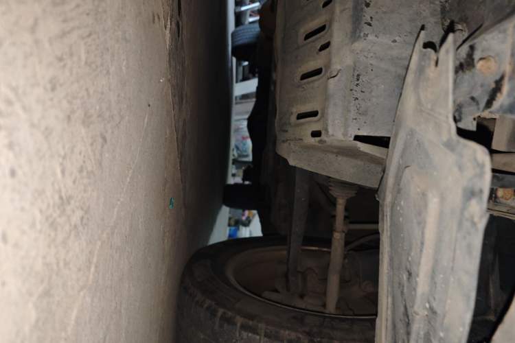 Used HYOSOW S3 2014 1.5L Comfort Version China IV Emission Standard Chassis Front Left