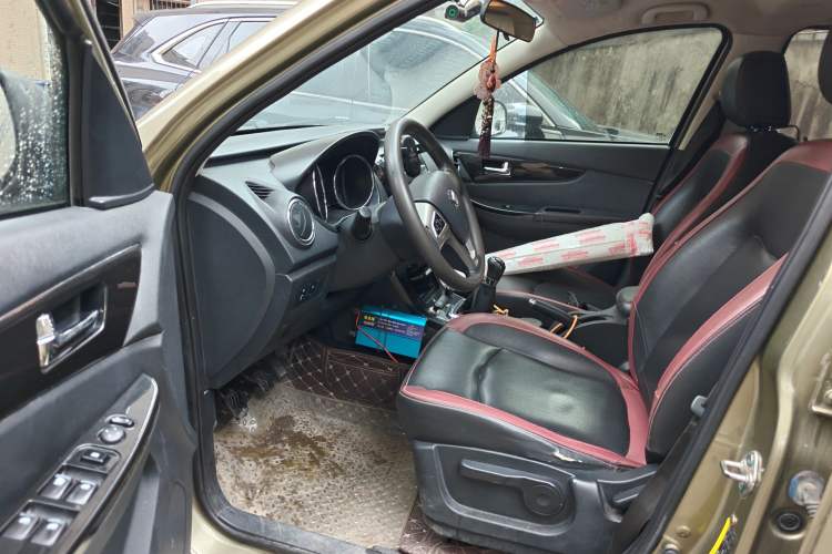 Used HYOSOW S3 2014 1.5L Comfort Version China IV Emission Standard Driver Seat