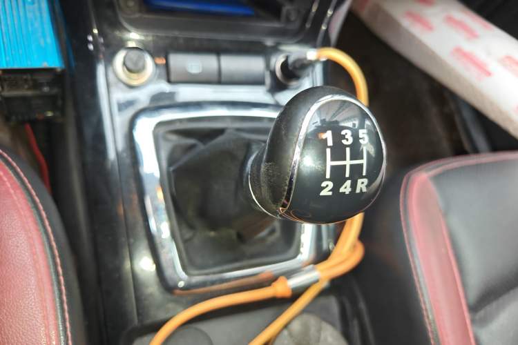 Used HYOSOW S3 2014 1.5L Comfort Version China IV Emission Standard Gear Lever