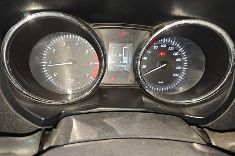 Used HYOSOW S3 2014 1.5L Comfort Version China IV Emission Standard Odometer Close Up