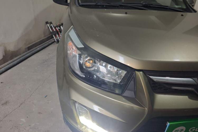 Used HYOSOW S3 2014 1.5L Comfort Version China IV Emission Standard Right Front Headlight