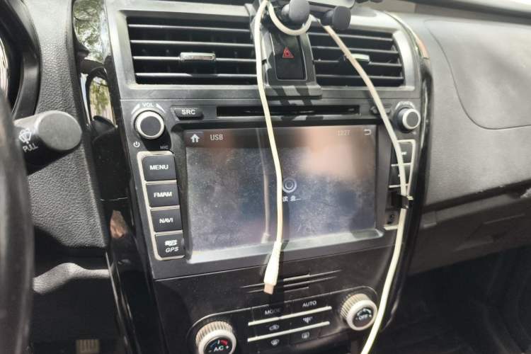 Used HYOSOW S3 2014 1.5L Luxury Version China IV Emission Standard Audio And AC Panel