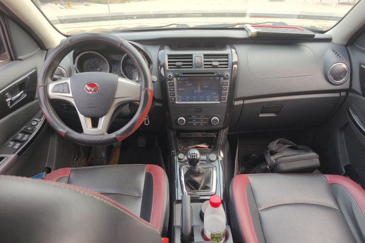Used HYOSOW S3 2014 1.5L Luxury Version China IV Emission Standard Center Console