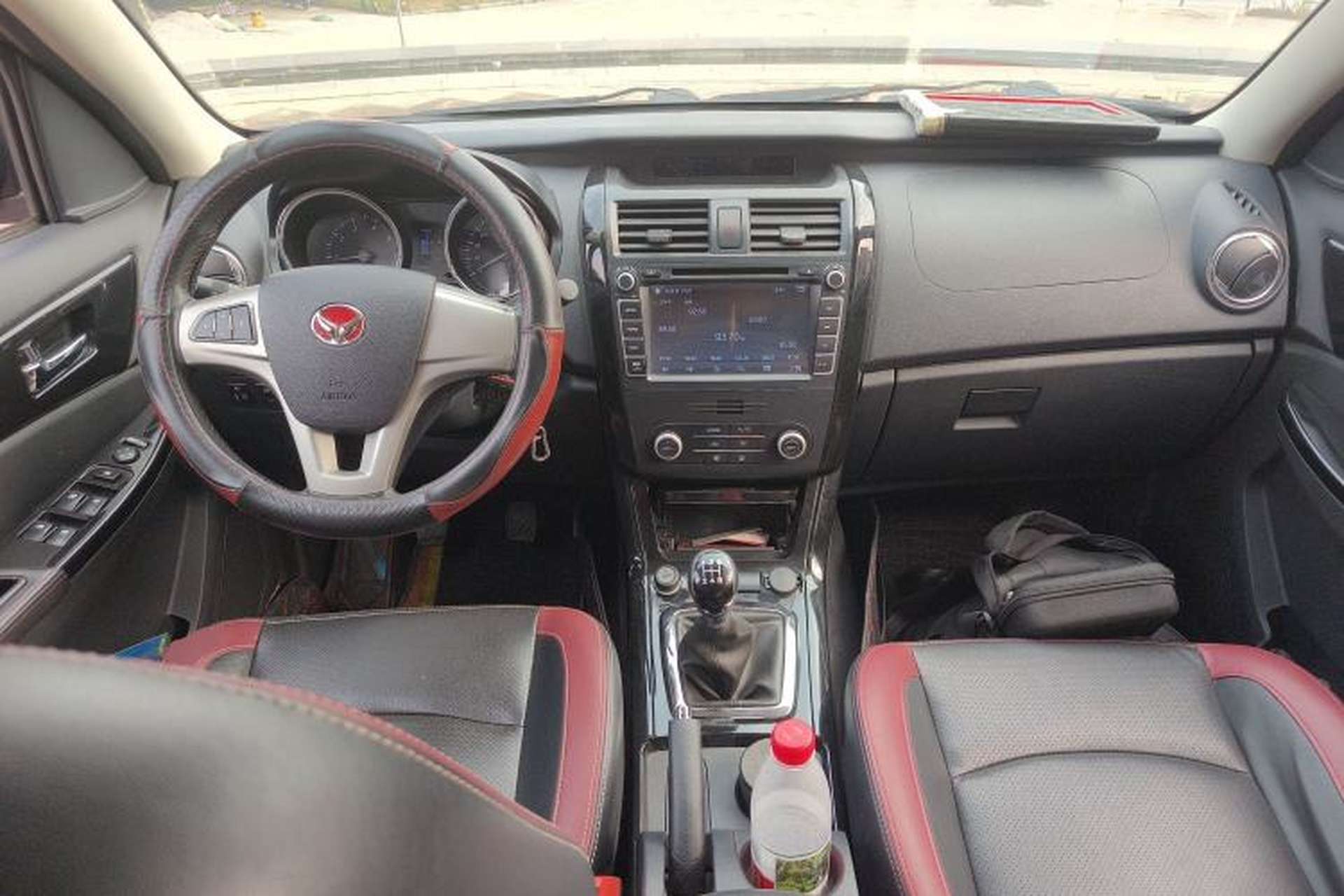 Used HYOSOW S3 2014 1.5L Luxury Version China IV Emission Standard Center Console