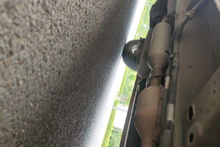 Used HYOSOW S3 2014 1.5L Comfort Version China IV Emission Standard Chassis Front Right
