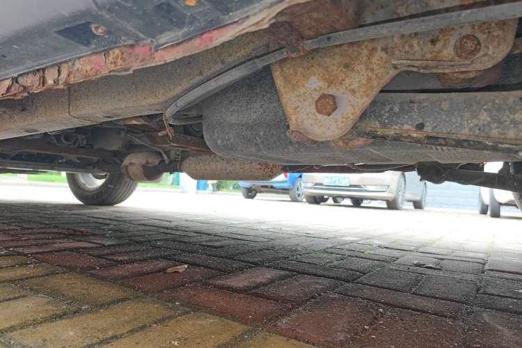 Used HYOSOW S3 2014 1.5L Comfort Version China IV Emission Standard Chassis Rear Left