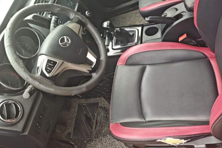 Used HYOSOW S3 2014 1.5L Luxury Version China IV Emission Standard Driver Seat