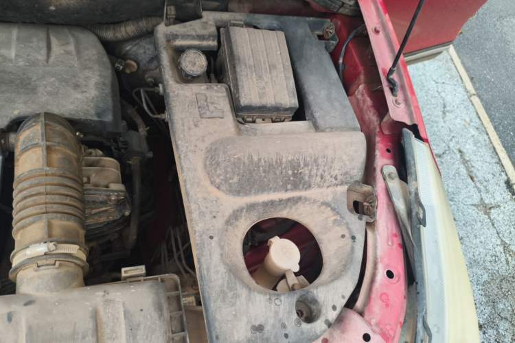 Used HYOSOW S3 2014 1.5L Luxury Version China IV Emission Standard Engine Bay Left