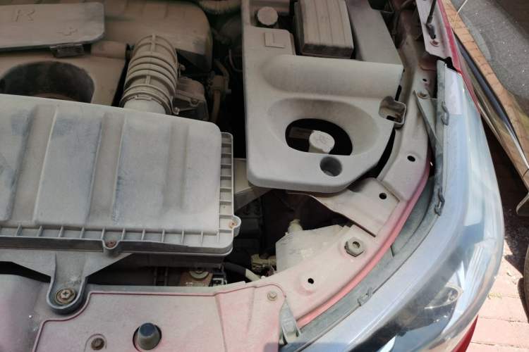 Used HYOSOW S3 2014 1.5L Luxury Version China IV Emission Standard Engine Bay Left