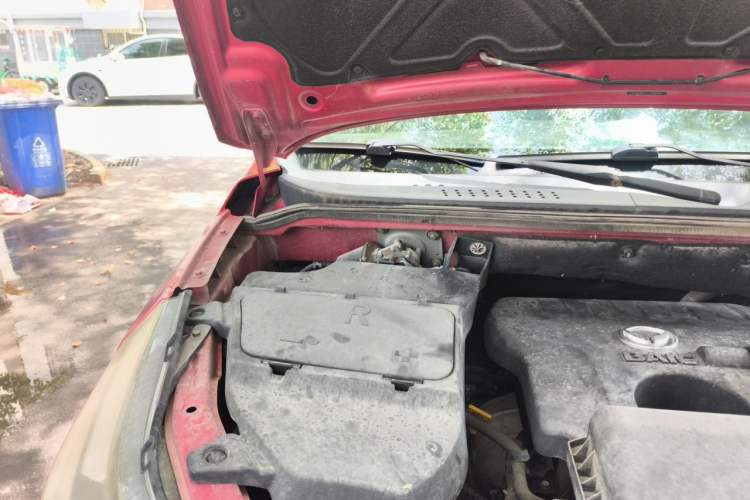 Used HYOSOW S3 2014 1.5L Luxury Version China IV Emission Standard Engine Bay Right