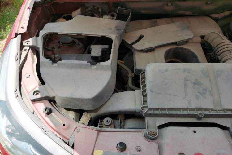 Used HYOSOW S3 2014 1.5L Luxury Version China IV Emission Standard Engine Bay Right
