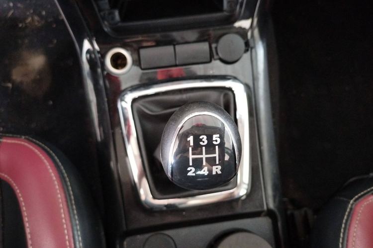 Used HYOSOW S3 2014 1.5L Luxury Version China IV Emission Standard Gear Lever