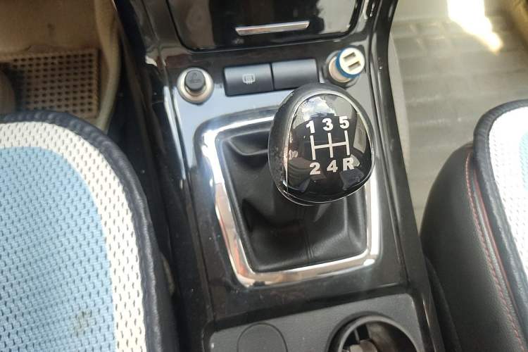 Used HYOSOW S3 2014 1.5L Comfort Version China IV Emission Standard Gear Lever