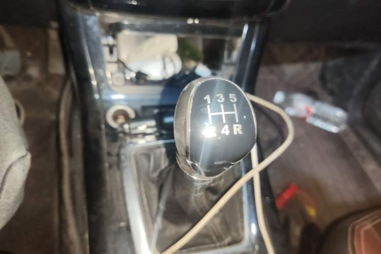 Used HYOSOW S3 2014 1.5L Comfort Version China IV Emission Standard Gear Lever