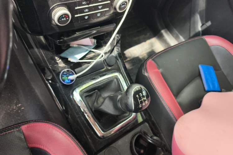 Used HYOSOW S3 2014 1.5L Luxury Version China IV Emission Standard Gear Lever