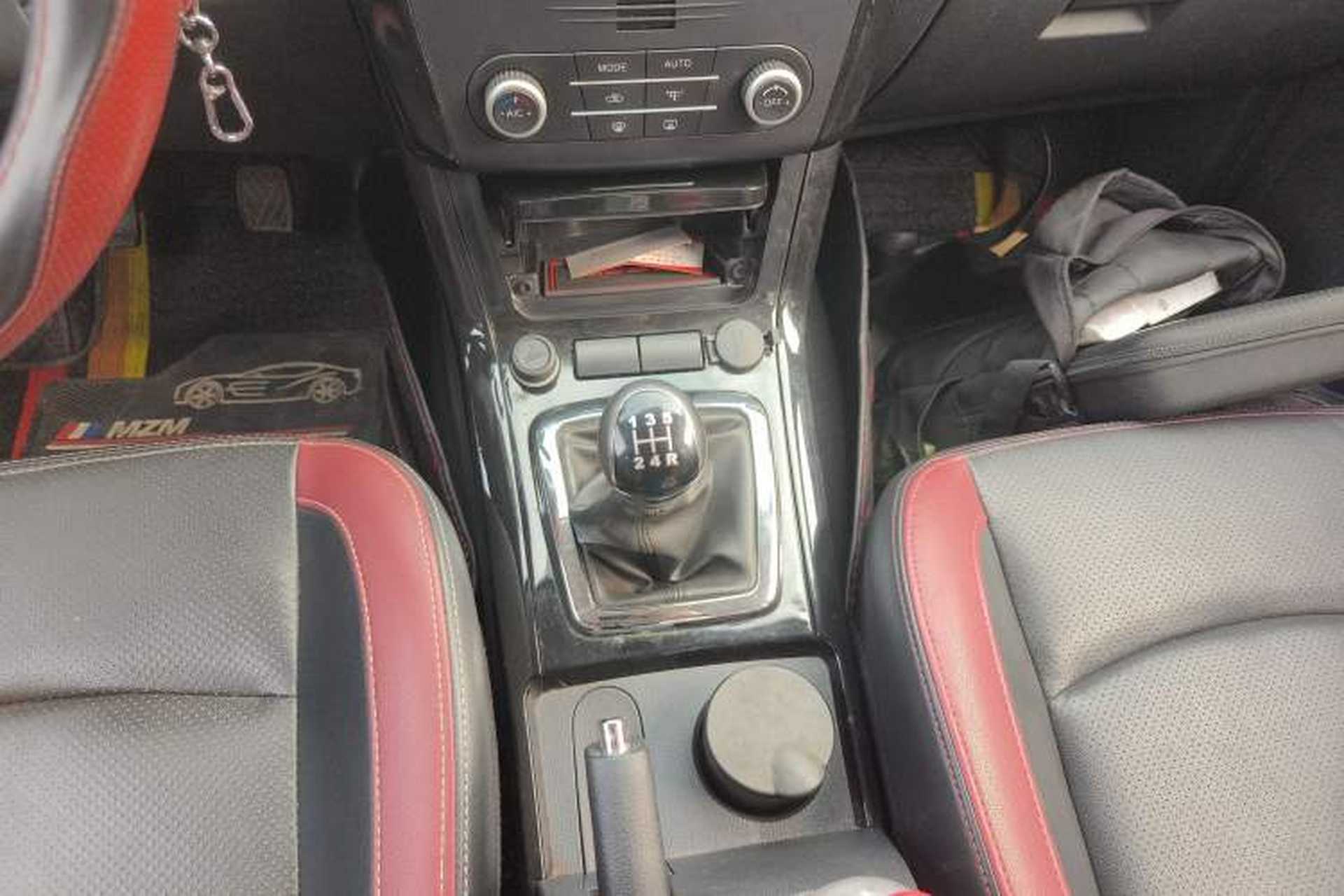 Used HYOSOW S3 2014 1.5L Luxury Version China IV Emission Standard Gear Lever