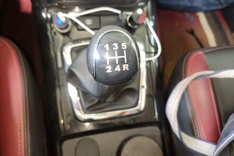 Used HYOSOW S3 2014 1.5L Comfort Version China IV Emission Standard Gear Lever