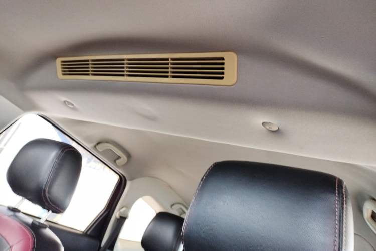 Used HYOSOW S3 2014 1.5L Luxury Version China IV Emission Standard Headliner