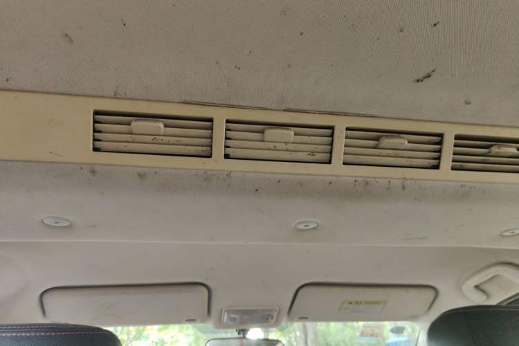 Used HYOSOW S3 2014 1.5L Luxury Version China IV Emission Standard Headliner