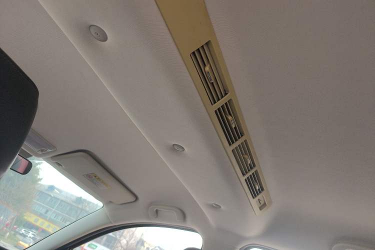 Used HYOSOW S3 2014 1.5L Luxury Version China IV Emission Standard Headliner