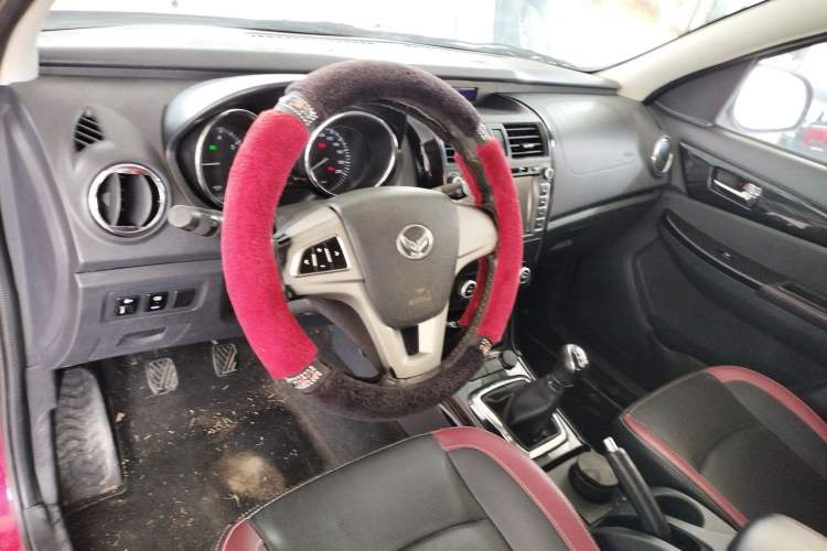 Used HYOSOW S3 2014 1.5L Luxury Version China IV Emission Standard Interior 2