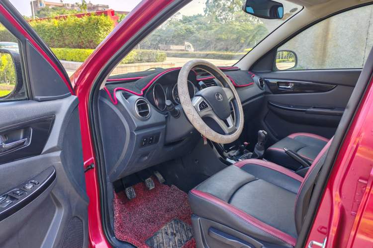 Used HYOSOW S3 2014 1.5L Luxury Version China IV Emission Standard Interior 2
