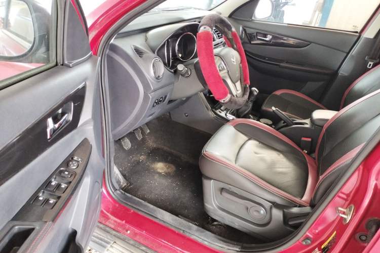 Used HYOSOW S3 2014 1.5L Luxury Version China IV Emission Standard Interior 3