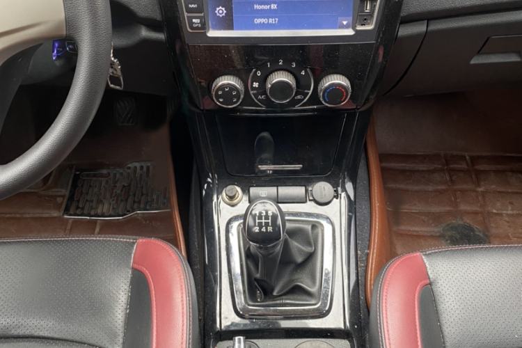 Used HYOSOW S3 2014 1.5L Comfort Version China IV Emission Standard Interior 3