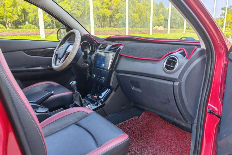 Used HYOSOW S3 2014 1.5L Luxury Version China IV Emission Standard Interior 4