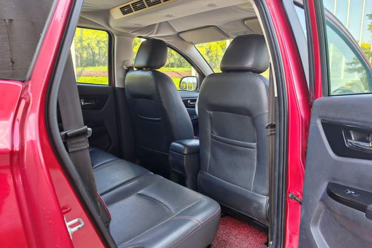 Used HYOSOW S3 2014 1.5L Luxury Version China IV Emission Standard Interior 5