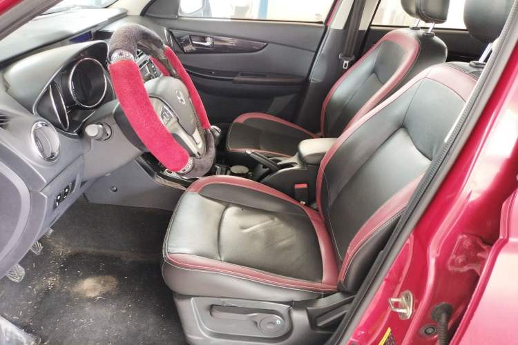 Used HYOSOW S3 2014 1.5L Luxury Version China IV Emission Standard Left Front Seat