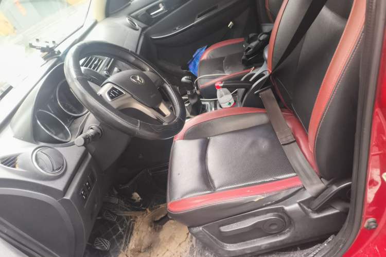 Used HYOSOW S3 2014 1.5L Luxury Version China IV Emission Standard Left Front Seat