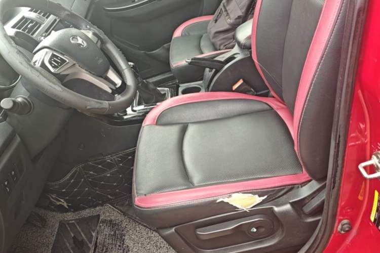 Used HYOSOW S3 2014 1.5L Luxury Version China IV Emission Standard Left Front Seat