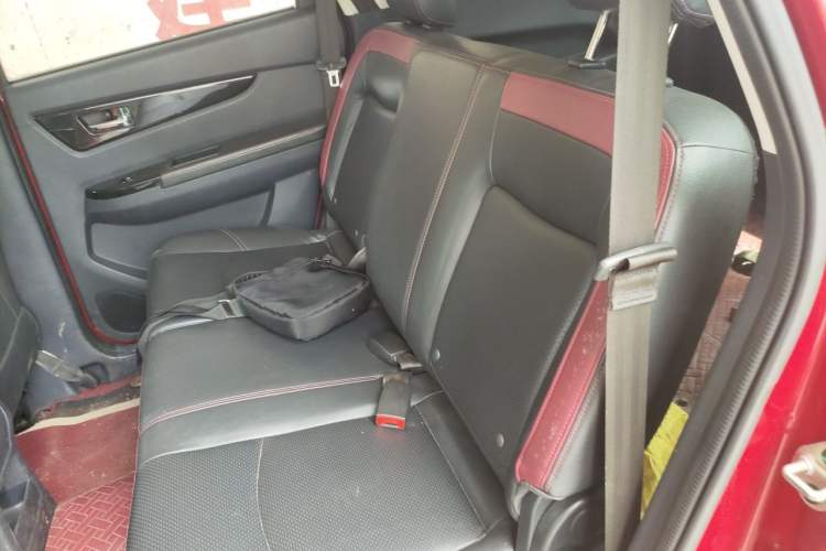 Used HYOSOW S3 2014 1.5L Comfort Version China IV Emission Standard Left Rear Seat