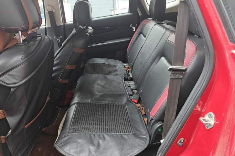 Used HYOSOW S3 2014 1.5L Comfort Version China IV Emission Standard Left Rear Seat