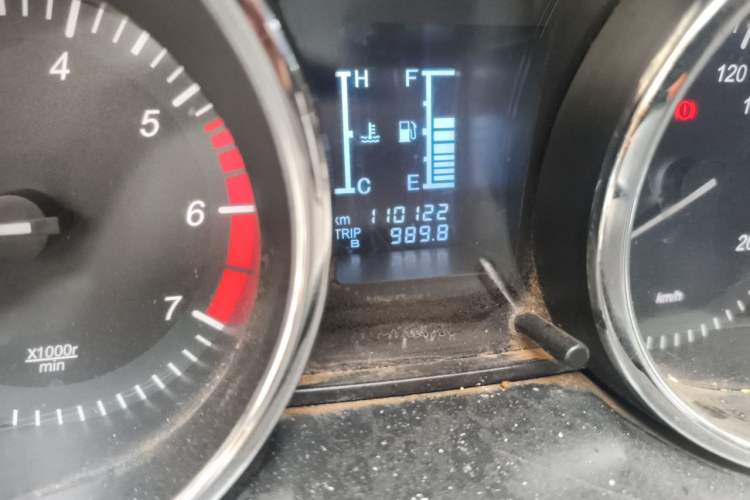 Used HYOSOW S3 2014 1.5L Luxury Version China IV Emission Standard Odometer Close Up
