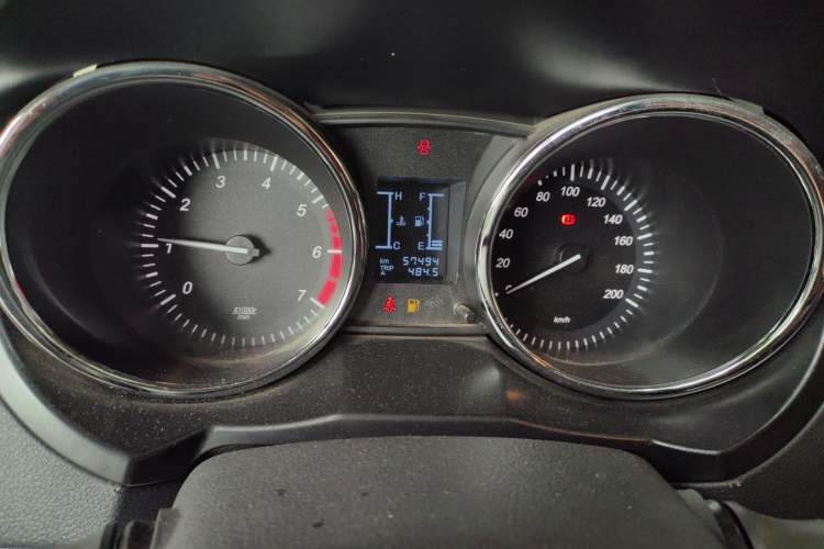 Used HYOSOW S3 2014 1.5L Comfort Version China IV Emission Standard Odometer Close Up
