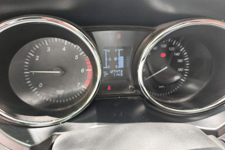 Used HYOSOW S3 2014 1.5L Luxury Version China IV Emission Standard Odometer Close Up