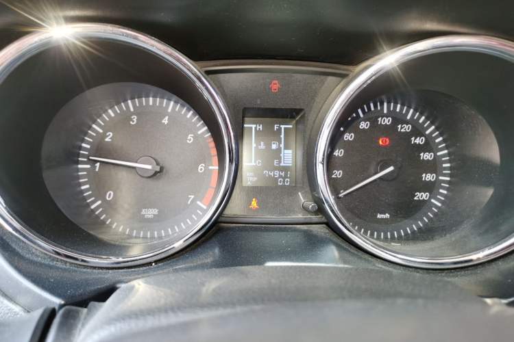 Used HYOSOW S3 2014 1.5L Luxury Version China IV Emission Standard Odometer Close Up