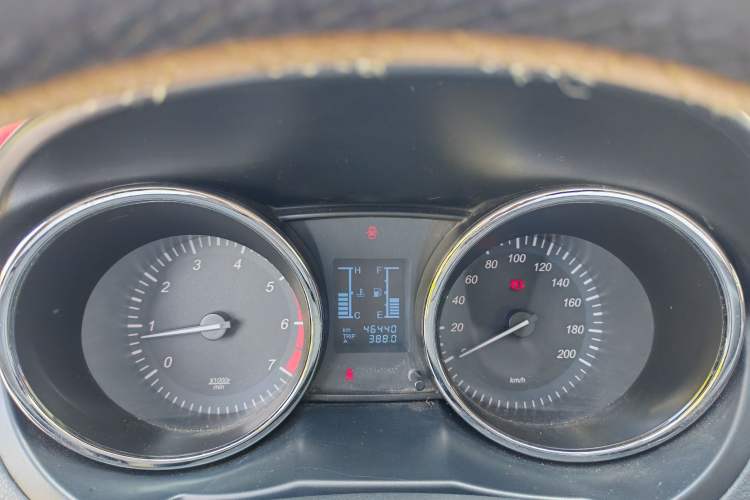 Used HYOSOW S3 2014 1.5L Luxury Version China IV Emission Standard Odometer Close Up