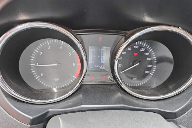 Used HYOSOW S3 2014 1.5L Comfort Version China IV Emission Standard Odometer Close Up