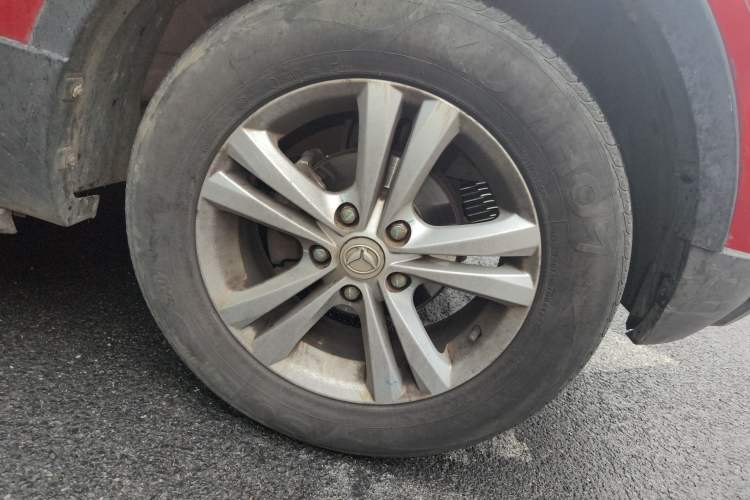 Used HYOSOW S3 2014 1.5L Luxury Version China IV Emission Standard Right Front Wheel Hub