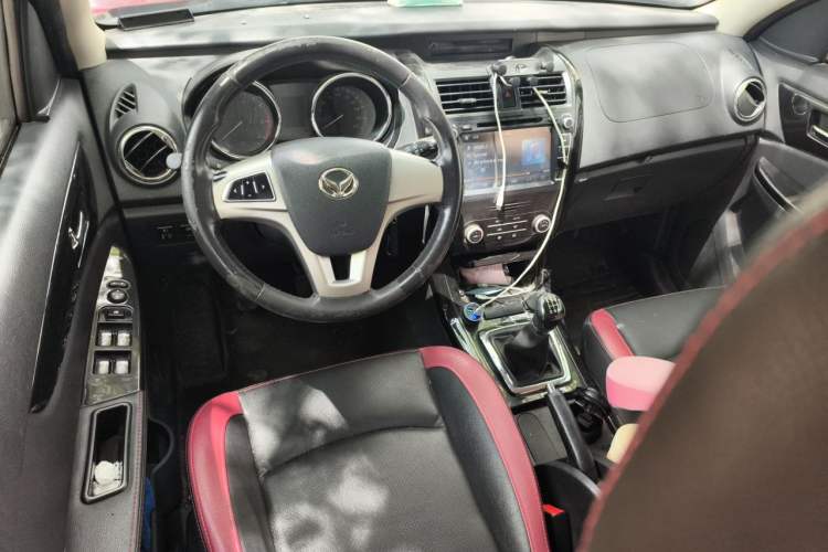 Used HYOSOW S3 2014 1.5L Luxury Version China IV Emission Standard Steering Wheel