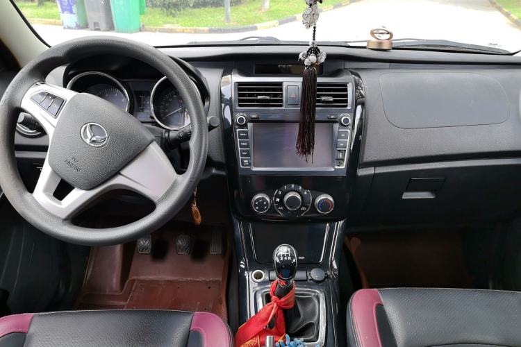 Used HYOSOW S3 2014 1.5L Comfort Version China IV Emission Standard Center Console